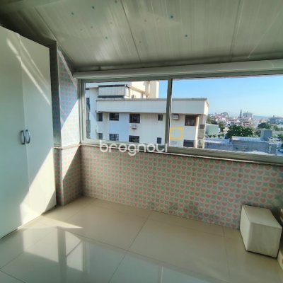 Cobertura com 113m², 3 quartos (sendo 2 suítes), 3 garagens, no bairro Coqueiros em Florianópolis