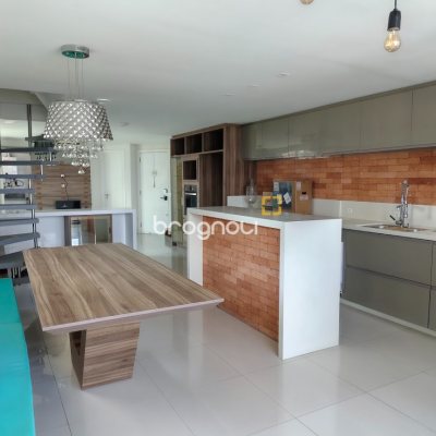 Cobertura com 113m², 3 quartos (sendo 2 suítes), 3 garagens, no bairro Coqueiros em Florianópolis