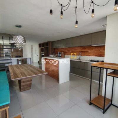 Cobertura com 113m², 3 quartos (sendo 2 suítes), 3 garagens, no bairro Coqueiros em Florianópolis
