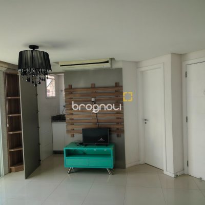 Cobertura com 113m², 3 quartos (sendo 2 suítes), 3 garagens, no bairro Coqueiros em Florianópolis