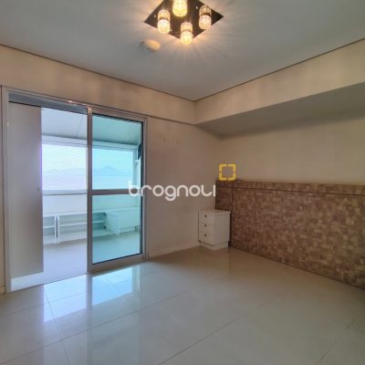 Cobertura com 113m², 3 quartos (sendo 2 suítes), 3 garagens, no bairro Coqueiros em Florianópolis