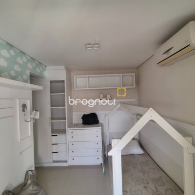 Cobertura com 113m², 3 quartos (sendo 2 suítes), 3 garagens, no bairro Coqueiros em Florianópolis
