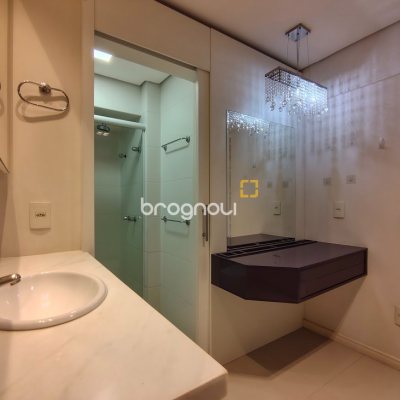 Cobertura com 113m², 3 quartos (sendo 2 suítes), 3 garagens, no bairro Coqueiros em Florianópolis