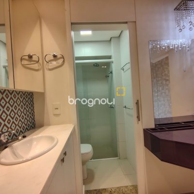 Cobertura com 113m², 3 quartos (sendo 2 suítes), 3 garagens, no bairro Coqueiros em Florianópolis
