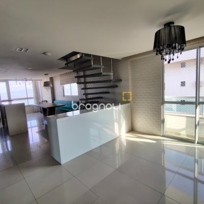Cobertura com 113m², 3 quartos (sendo 2 suítes), 3 garagens, no bairro Coqueiros em Florianópolis