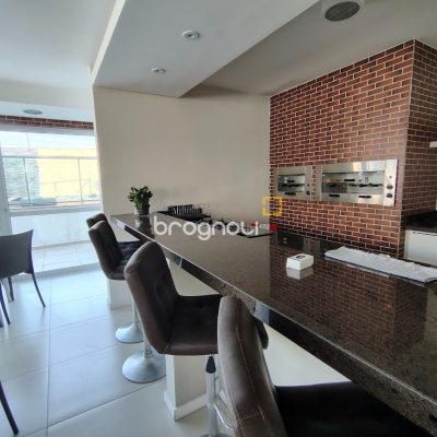 Cobertura com 113m², 3 quartos (sendo 2 suítes), 3 garagens, no bairro Coqueiros em Florianópolis