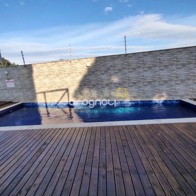 Cobertura com 113m², 3 quartos (sendo 2 suítes), 3 garagens, no bairro Coqueiros em Florianópolis