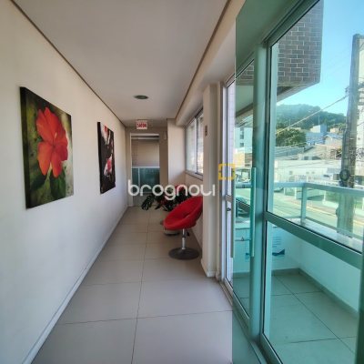 Cobertura com 113m², 3 quartos (sendo 2 suítes), 3 garagens, no bairro Coqueiros em Florianópolis