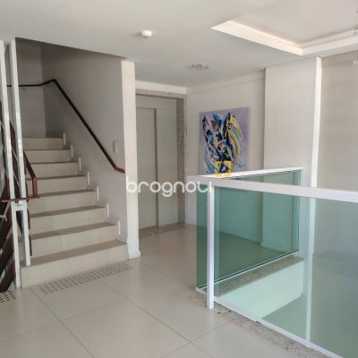 Cobertura com 113m², 3 quartos (sendo 2 suítes), 3 garagens, no bairro Coqueiros em Florianópolis