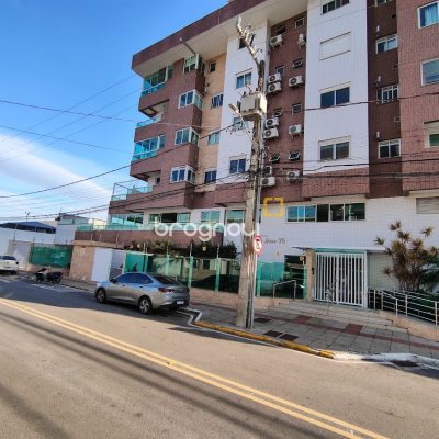 Cobertura com 113m², 3 quartos (sendo 2 suítes), 3 garagens, no bairro Coqueiros em Florianópolis