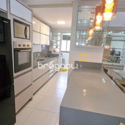 Apartamento com 82m², 3 quartos (sendo 1 suíte), 2 garagens, no bairro Itacorubi em Florianópolis