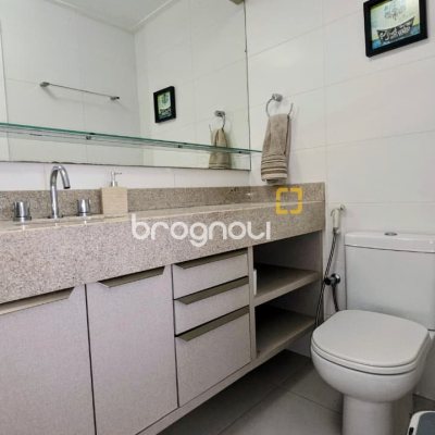 Apartamento com 82m², 3 quartos (sendo 1 suíte), 2 garagens, no bairro Itacorubi em Florianópolis