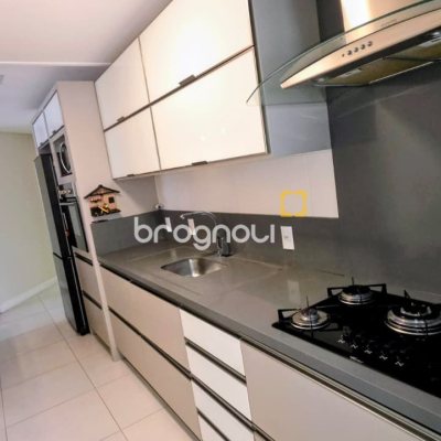 Apartamento com 82m², 3 quartos (sendo 1 suíte), 2 garagens, no bairro Itacorubi em Florianópolis