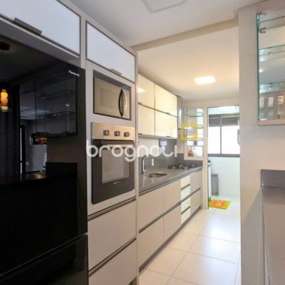 Apartamento com 82m², 3 quartos (sendo 1 suíte), 2 garagens, no bairro Itacorubi em Florianópolis