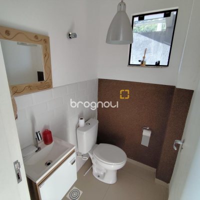 Casa com 124m², 3 quartos (sendo 1 suíte), 2 garagens, no bairro Potecas em São José