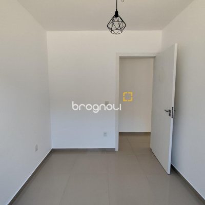 Casa com 124m², 3 quartos (sendo 1 suíte), 2 garagens, no bairro Potecas em São José