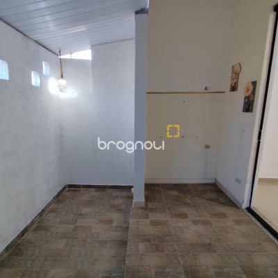 Casa com 124m², 3 quartos (sendo 1 suíte), 2 garagens, no bairro Potecas em São José