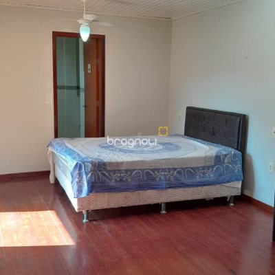 Casa com 230m², 5 quartos (sendo 2 suítes), 3 garagens, no bairro Lagoa da Conceição em Florianópolis