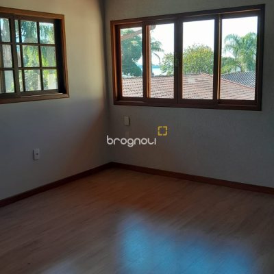 Casa com 230m², 5 quartos (sendo 2 suítes), 3 garagens, no bairro Lagoa da Conceição em Florianópolis