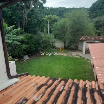 Casa com 230m², 5 quartos (sendo 2 suítes), 3 garagens, no bairro Lagoa da Conceição em Florianópolis