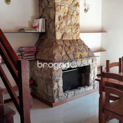 Casa com 230m², 5 quartos (sendo 2 suítes), 3 garagens, no bairro Lagoa da Conceição em Florianópolis