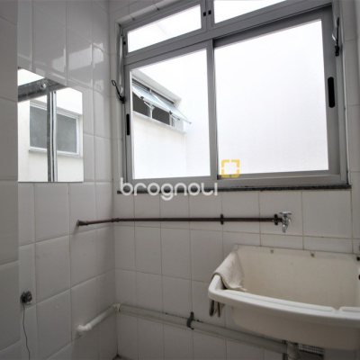 Apartamento com 61m², 2 quartos (sendo 1 suíte), 1 garagem, no bairro Itacorubi em Florianópolis