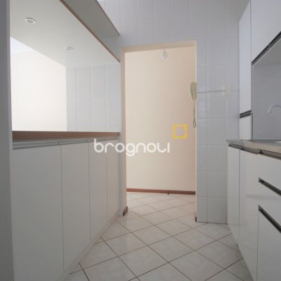 Apartamento com 61m², 2 quartos (sendo 1 suíte), 1 garagem, no bairro Itacorubi em Florianópolis
