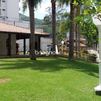 Apartamento com 61m², 2 quartos (sendo 1 suíte), 1 garagem, no bairro Itacorubi em Florianópolis