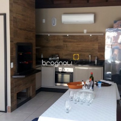 Apartamento com 61m², 2 quartos (sendo 1 suíte), 1 garagem, no bairro Itacorubi em Florianópolis