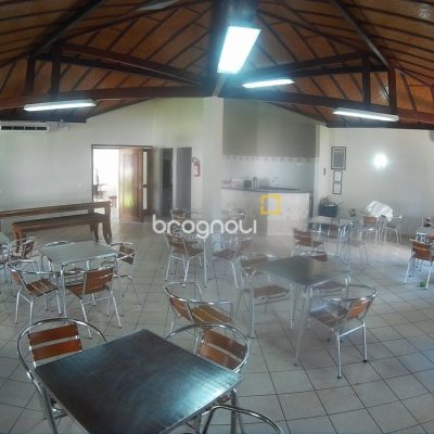 Apartamento com 61m², 2 quartos (sendo 1 suíte), 1 garagem, no bairro Itacorubi em Florianópolis