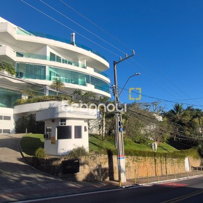 Cobertura com 311m², 4 quartos (sendo 4 suítes), 4 garagens, no bairro Canajurê em Florianópolis