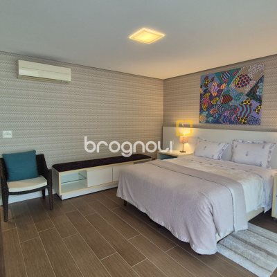 Cobertura com 311m², 4 quartos (sendo 4 suítes), 4 garagens, no bairro Canajurê em Florianópolis