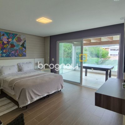Cobertura com 311m², 4 quartos (sendo 4 suítes), 4 garagens, no bairro Canajurê em Florianópolis