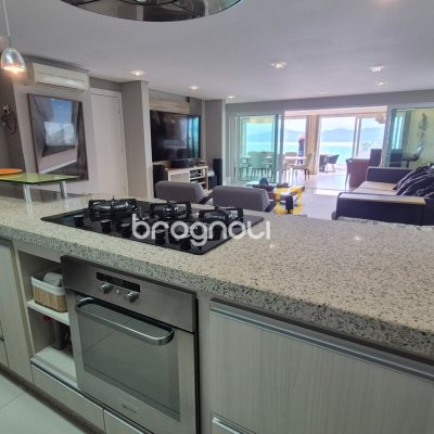 Cobertura com 311m², 4 quartos (sendo 4 suítes), 4 garagens, no bairro Canajurê em Florianópolis