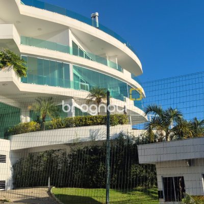 Cobertura com 311m², 4 quartos (sendo 4 suítes), 4 garagens, no bairro Canajurê em Florianópolis