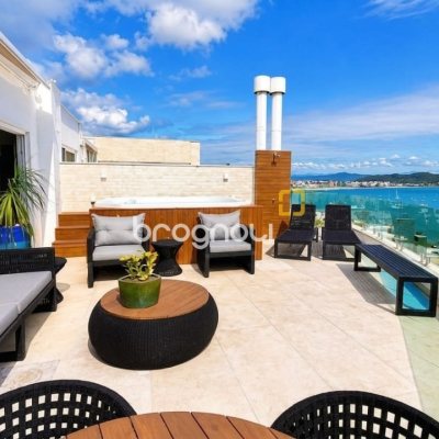 Cobertura com 311m², 4 quartos (sendo 4 suítes), 4 garagens, no bairro Canajurê em Florianópolis