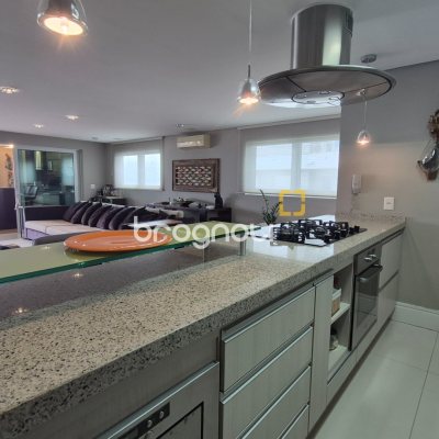 Cobertura com 311m², 4 quartos (sendo 4 suítes), 4 garagens, no bairro Canajurê em Florianópolis