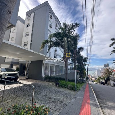 Apartamento com 71m², 2 quartos (sendo 1 suíte), 1 garagem, no bairro Praia Comprida em São José