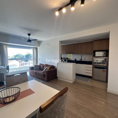 Apartamento com 71m², 2 quartos (sendo 1 suíte), 1 garagem, no bairro Praia Comprida em São José