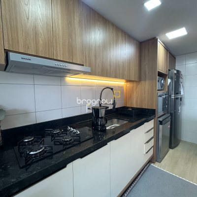 Apartamento com 71m², 2 quartos (sendo 1 suíte), 1 garagem, no bairro Praia Comprida em São José
