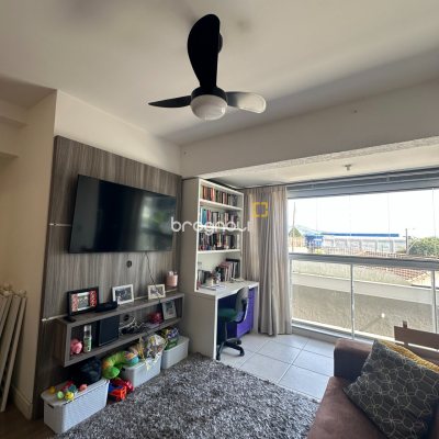 Apartamento com 71m², 2 quartos (sendo 1 suíte), 1 garagem, no bairro Praia Comprida em São José