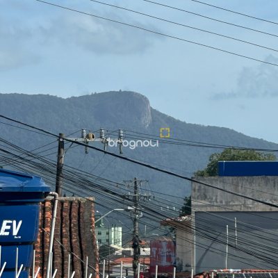 Apartamento com 71m², 2 quartos (sendo 1 suíte), 1 garagem, no bairro Praia Comprida em São José