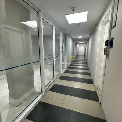 Apartamento com 71m², 2 quartos (sendo 1 suíte), 1 garagem, no bairro Praia Comprida em São José