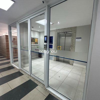 Apartamento com 71m², 2 quartos (sendo 1 suíte), 1 garagem, no bairro Praia Comprida em São José