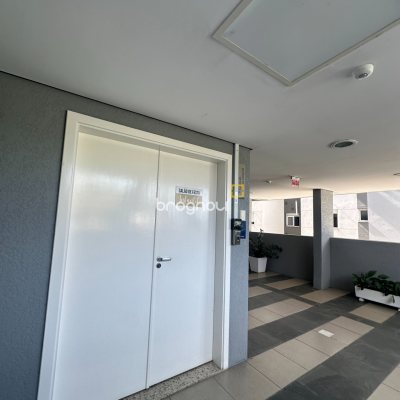 Apartamento com 71m², 2 quartos (sendo 1 suíte), 1 garagem, no bairro Praia Comprida em São José