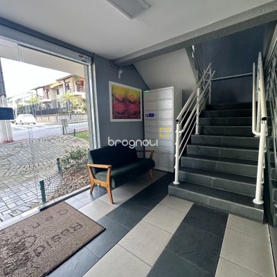Apartamento com 71m², 2 quartos (sendo 1 suíte), 1 garagem, no bairro Praia Comprida em São José