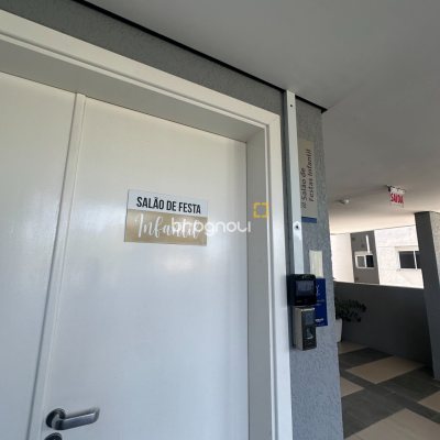 Apartamento com 71m², 2 quartos (sendo 1 suíte), 1 garagem, no bairro Praia Comprida em São José