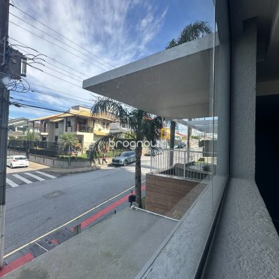Apartamento com 71m², 2 quartos (sendo 1 suíte), 1 garagem, no bairro Praia Comprida em São José