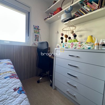 Apartamento com 71m², 2 quartos (sendo 1 suíte), 1 garagem, no bairro Praia Comprida em São José