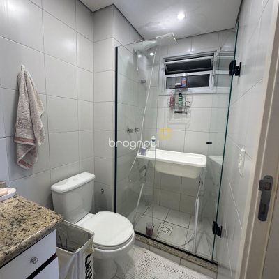 Apartamento com 71m², 2 quartos (sendo 1 suíte), 1 garagem, no bairro Praia Comprida em São José